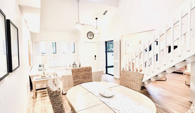 Emeralds in Naples 2BR Townhouse+Loft, 1 mile to Beach, Walk to Dining & Shops