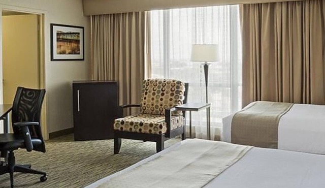 Enjoy a Hassle-Free and Suiting Stay! Onsite Pool, Minutes to Marlins Park