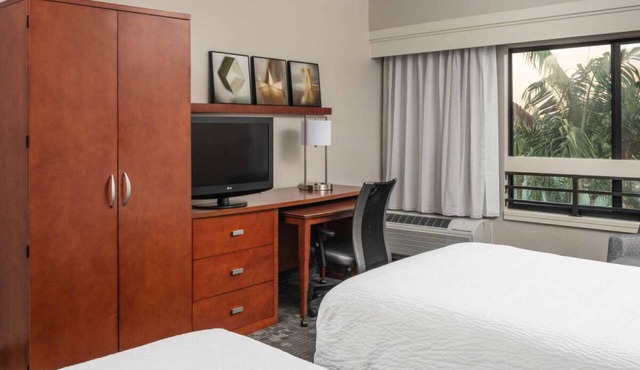 Enjoy a Hassle-Free Stay! with Outdoor Pool, Short Drive to Royal Oaks Park