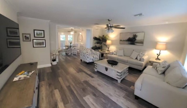 Enjoy an exquisitely decorated lake house with luxury furnshings and bedding