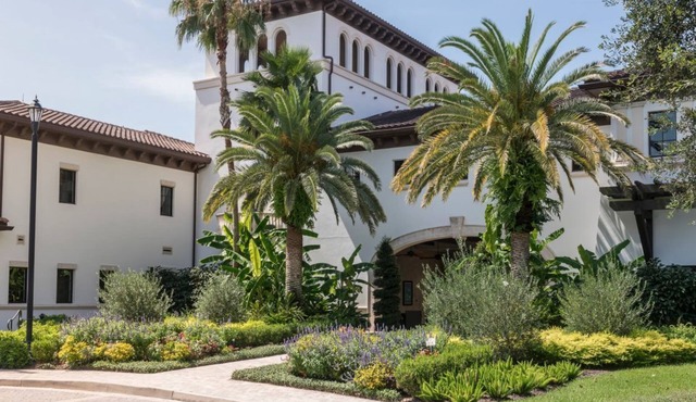Enjoy Luxury this Christmas at Marriott's Lakeshore Reserve Resort in Orlando in Orlando
