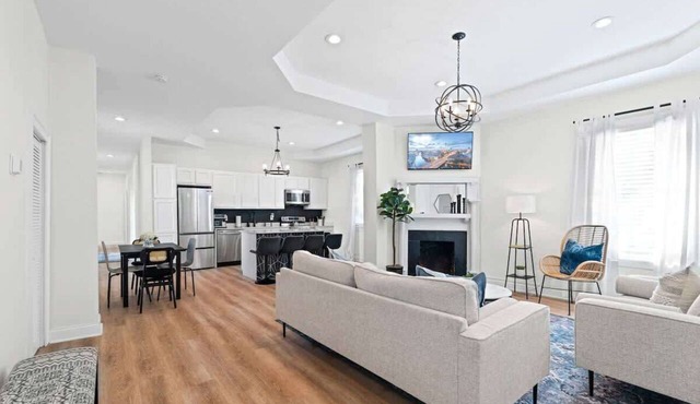 Entire Duplex for Groups - Two Private Apartments