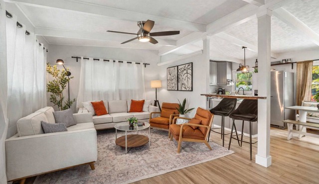 Escape to this stylish Tampa retreat 🌴☀️ This cozy 2BR/1BA getaway features a private heated pool with a rare 6-foot deep end, perfect for relaxing days under the Florida sun.