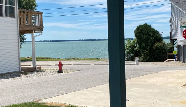 Excellent Lake View 2Bdrm Cottage in Small Neighborhood Near Shopping & Dining in Celina
