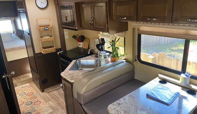 EXCEPTIONAL LOCATION! Walk to Beach & Restaurants from Explorers Retreat. in Jupiter