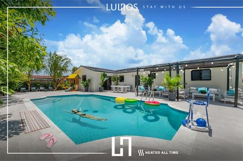 Exclusive Retreat 5BR, Heated Pool, Games, BBQ and Fun L71