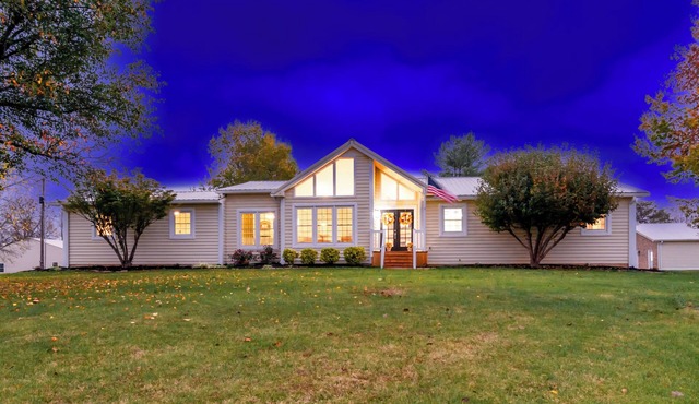 Experience Bourbon Country from a Luxury Hilltop Retreat-Pickleball & Speakeasy in Bardstown