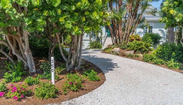 Experience luxury Beachfront a spacious 5-bedroom, 4-bathroom home in Boca Grande. in Boca Grande