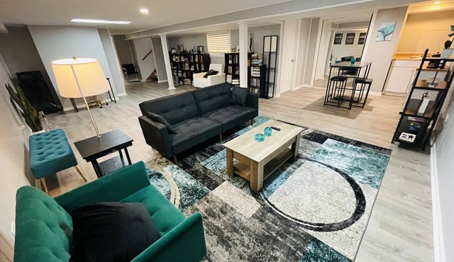 Exquisite Getaway Basement Suite in Serene Glenview in Glenview