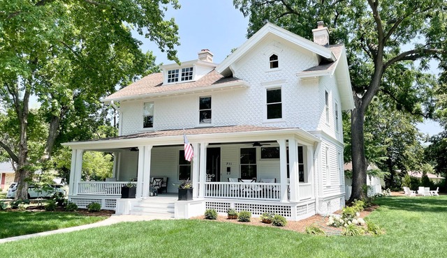 Exquisite Newly Renovated Historic Lake Country Home - Maison La Belle in Oconomowoc