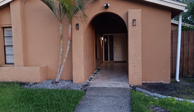 Fabulous 3-bedroom villa with AC in sunny Tampa