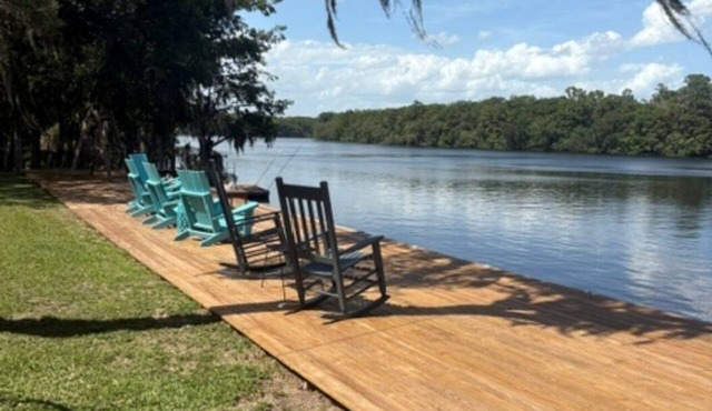 Fabulous cabin on Suwannee River perfect for a relaxing getaway.