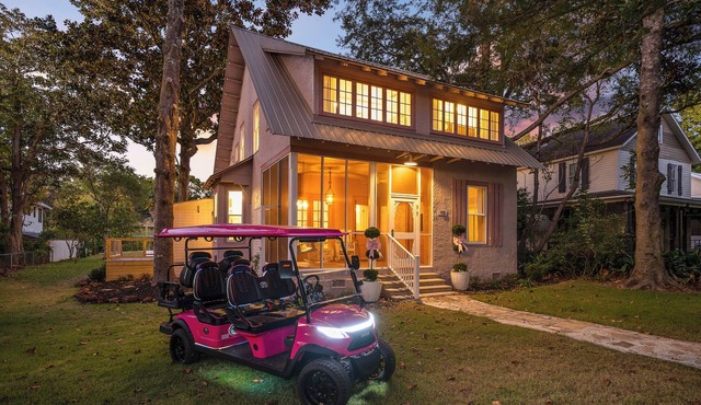 Fairhope Rose in Downtown Fairhope - Sleeps 10, w/Golf Cart, Hot Tub, Screened Porch, and walking distance to bay!
