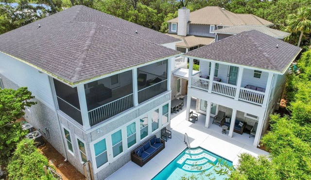 Fall special! East Beach Home w/Pool, sleeps 18! in St Simons Island