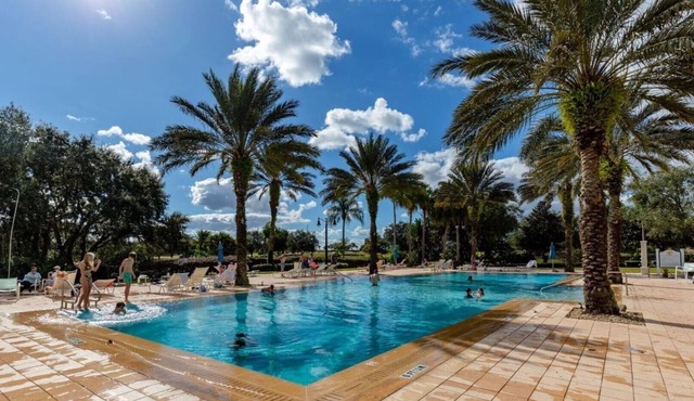 Family 3BR Retreat – Water Park, Pools & Disney Access