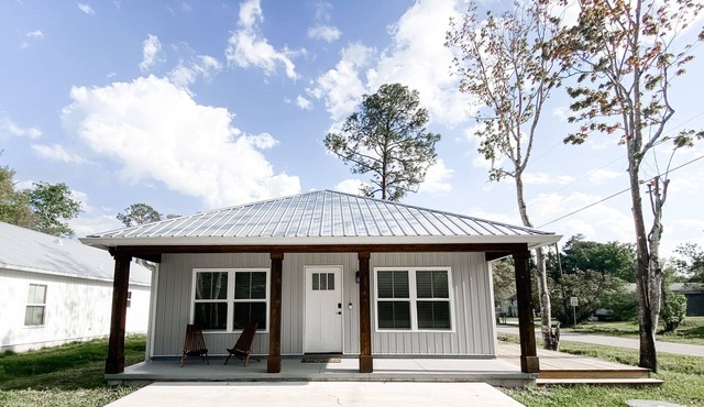 Family-friendly cottage in St. Augustine - 10 min drive to downtown and beaches!