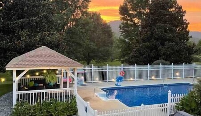 Family Fun! Private Pool, Hot Tub - Minutes to Chattanooga in Trenton