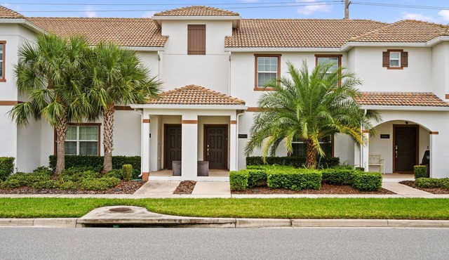 Family Getaway: 4-Bed Townhome with Private Pool, Water Park. Near Disney!