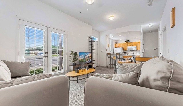 Family getaway w/patio & workspace