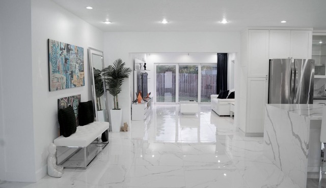 Family Home, 5 min Beach 15 min Hardrock Casino 4 min Downtown hollywood