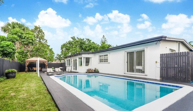 Family House w/Pool+Backyard+Nature