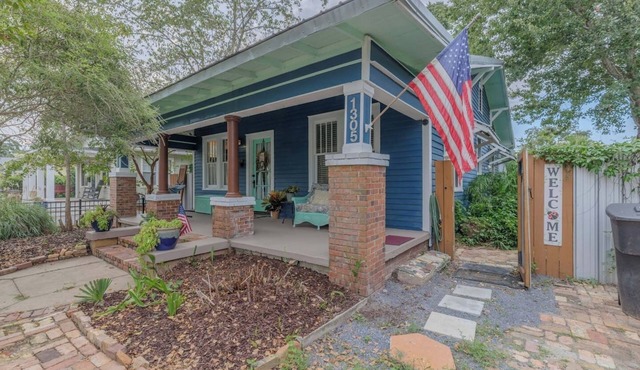 Family Retreat w/Hot Tub, Garden Gate Estate
