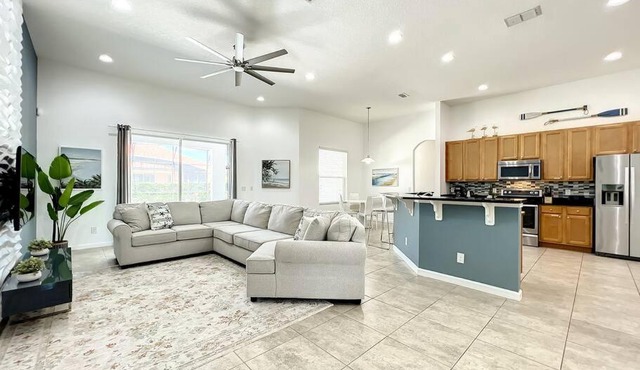 Family Vacation, 6 Bedroom House with Private Pool at Solterra Resort