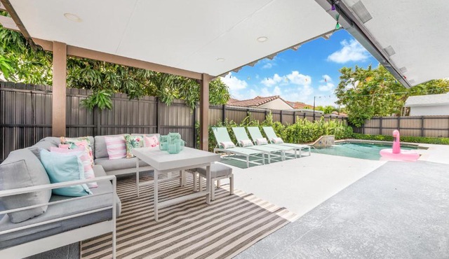 Flamingo Beach Resort- Htd Pool, 5 Bedrooms, Game Room, Baby Items , BBQ