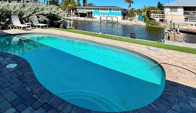 Flamingo Escape - Private Pool Home
