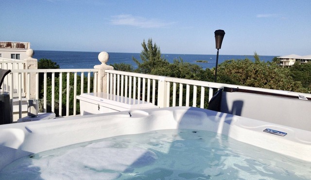 Florida Keys, private wellness enjoyment with private hot tub and plunge pool