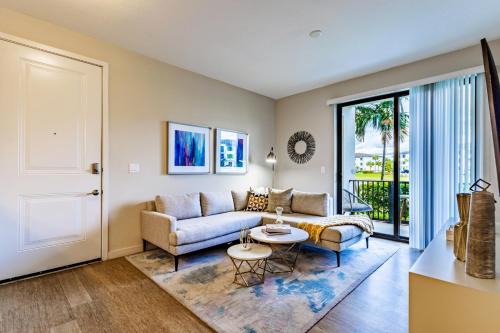 Fort Myers 2BR Condo | Pool + BBQ + Gym