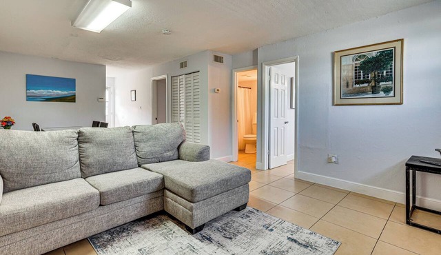 Fort Myers Escape near Downtown & Beach w/Parking