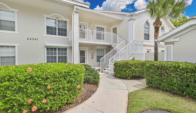 Fountain Lakes - Gorgeous Top Floor Unit, 9 Hole Chip & Put Included! in Estero