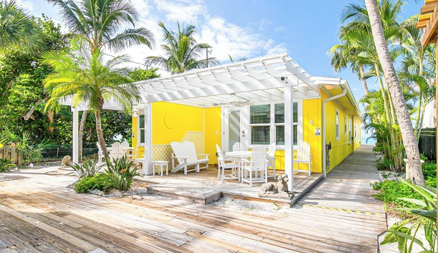 Four Beach Lovers 4 · Full-Size Garden Unit · Solar · Gulf in 50 Steps