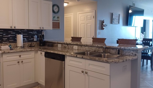 FREE RENT WET SLIP on BOAT for Renter + 5% DISCOUNT on RENT! WATERFRONT, BEACH!