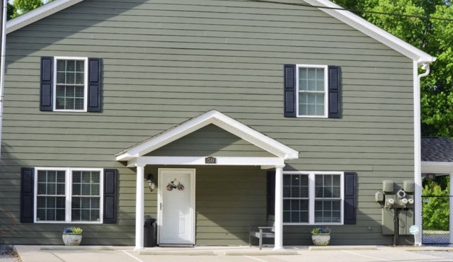 Free Ruby Falls Ticket & More-Rock City View-Fire Pit-Relaxation-Country Getaway-Spacious Townhome in Flintstone