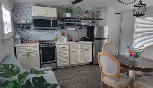 French Style 1-bedroom Unique property in Davenport with AC