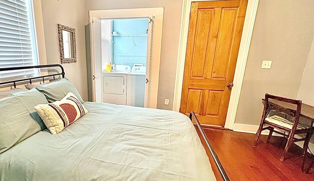 Full Apartment, 2 Bedroom, Near French Quarter