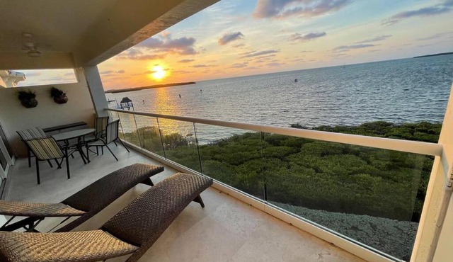 FULL TIME LIC Mgr - LUXURIOUS 2 BED 3 BATH PENTHOUSE SUITE - PANORAMIC OCEAN VIEWS! INDOOR PICKLEBALL - SPEAKEASY!