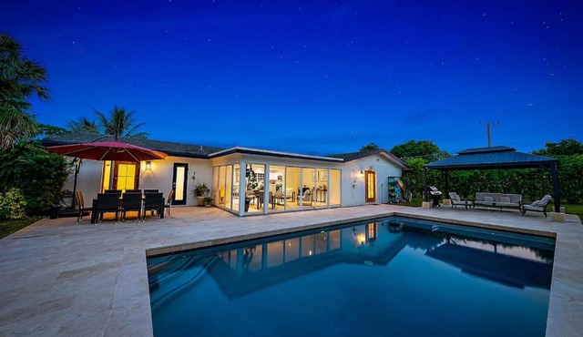 Fully Remodeled, Huge Backyard, Pet-Friendly, Pool