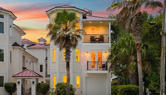 Fully Renovated 5 BDR PCB House-Walk to Beach!