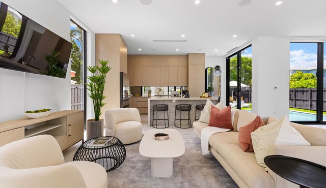 Gables Getaway:Pool:Putting Green:Pro Gym