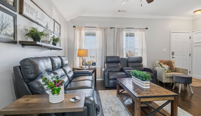 Game Room + Firepit Family-Friendly Near U of A Quiet Prairie Grove Stay in Prairie Grove