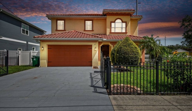 Game Room House, Sleeps 12, Near Everything Tampa