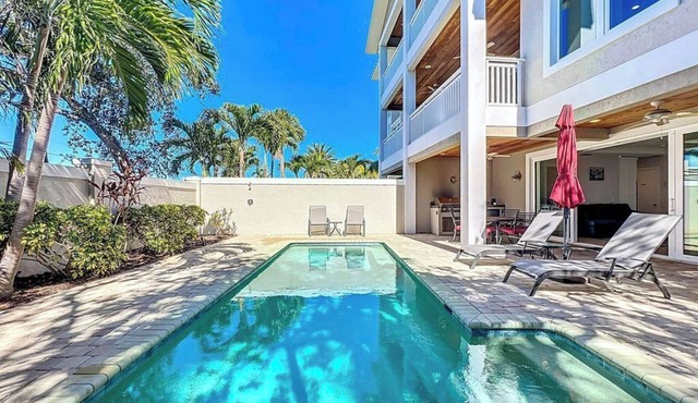 Garage Parking, King beds-NO Bunks, Pool & Private Beach Access-No Crowds