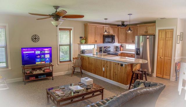Garden Cottage Within Walking Distance to Downtown Brooksville in Brooksville