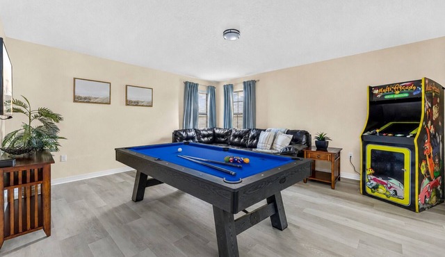Gated 5BR Villa · Heated Pool, Hot Tub & Game Room · 20 Min to Disney!