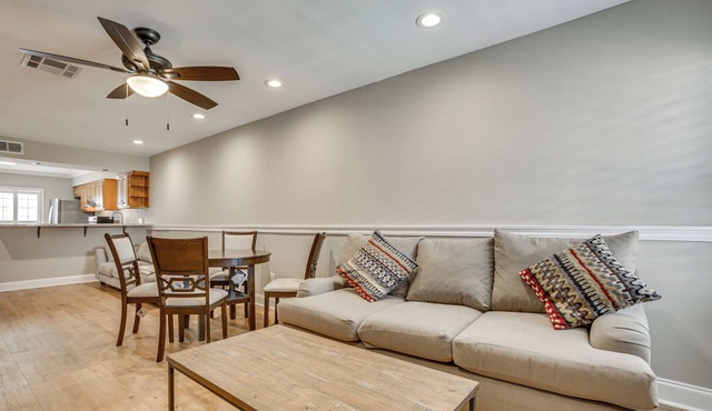 Gateway to New Orleans! Modern Condo w/Pool