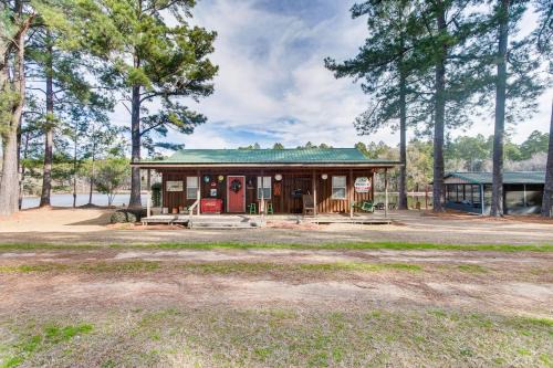 Georgia Lakefront Cabin w/Fire Pit + Grills! in Ocilla