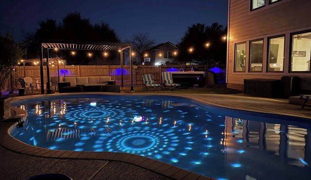 Georgian 5BR Retreat Heat/Chilled Pool + Hot Tub in Georgetown